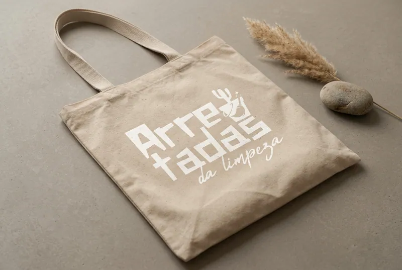 Ecobag bege com o logotipo Arretadas em branco