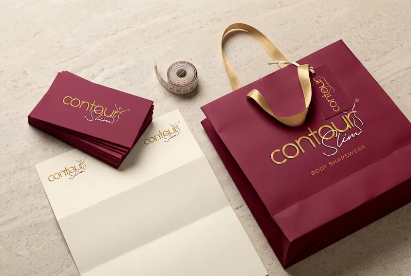 Sacola e cartões Contour Slim em bordô com fita dourada